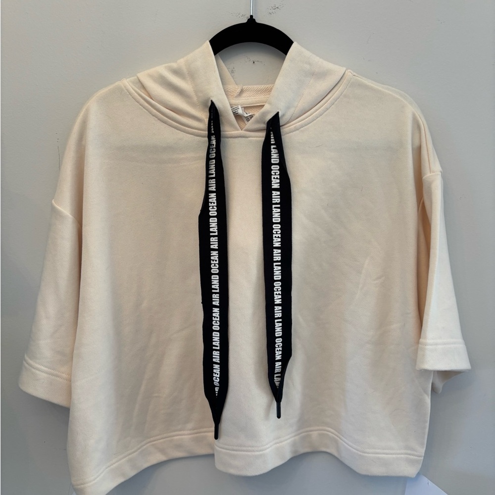 Alo Yoga Air Land Ocean short-sleeve crop hoodie in a cream/ivory color